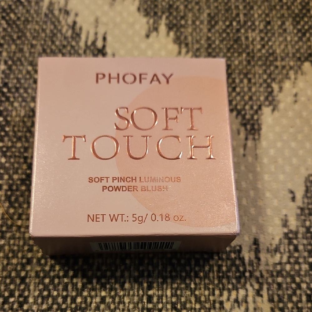 Soft Touch Luminous Powder Blush - Soft Pink